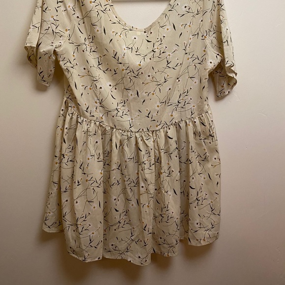 Cream colored top - Picture 2 of 3